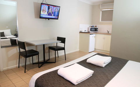 Robinvale Bridge Motel - Suburb Australia 14
