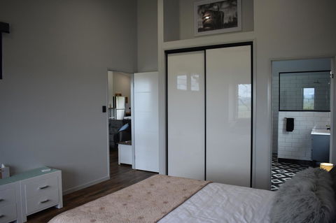 Ironbark House - Suburb Australia 23