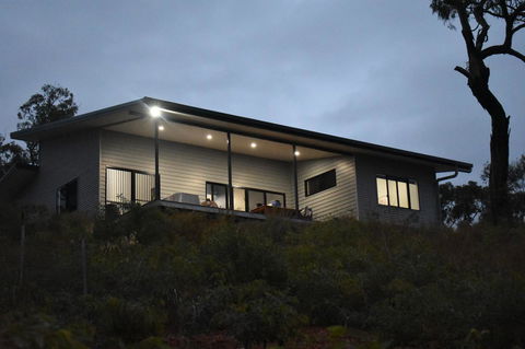 Ironbark House - Suburb Australia 3