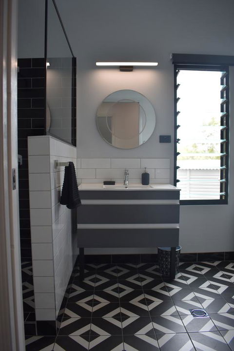 Ironbark House - Suburb Australia 13