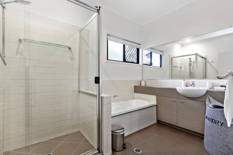 Lotus Retreat - Suburb Australia 1
