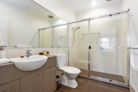 Lotus Retreat - Suburb Australia 3