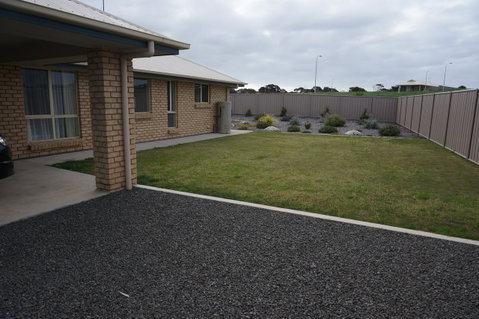 Far Away Escape - Suburb Australia 12