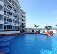 2 Bedroom Alex Unit - Ocean Pool and Park Views - Suburb Australia