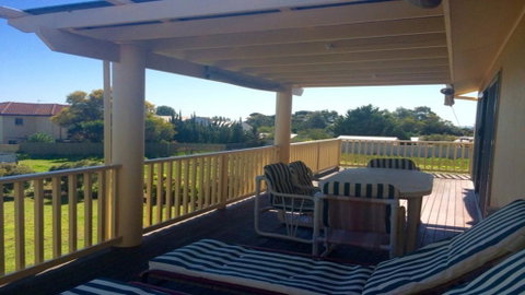 22 Broadbeach Drive - Suburb Australia 1