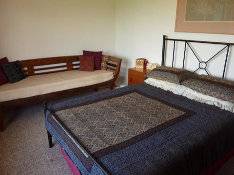 31 Elizabeth Crescent - Suburb Australia 1
