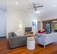 33 Bangalow - Narrawallee's Beautiful Bungalow - Suburb Australia