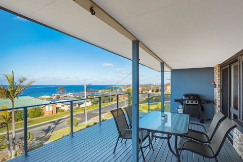 45 Hillside Cres Beach House - Suburb Australia 2