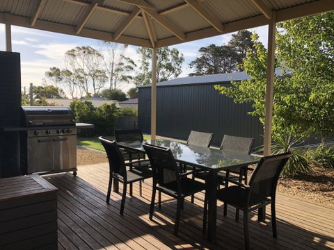 7 Horizon Parade - Suburb Australia 1