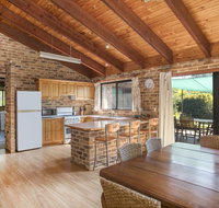 75 River Rd - Tabourie Hideaway - Suburb Australia