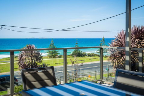 81 Dalmeny Drive - Beach House - Suburb Australia 1