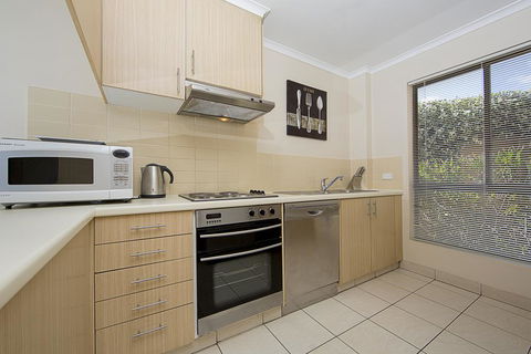 Accommodate Canberra - Kingston Court - Suburb Australia 3