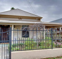 Adelaide close CBD Large Private Studio Apartment in St Peters - Suburb Australia