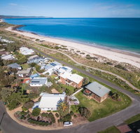 At The Beach - 54 Elizabeth Crescent - Suburb Australia