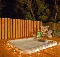 Azure Beach Retreat - Spa Luxury - Suburb Australia