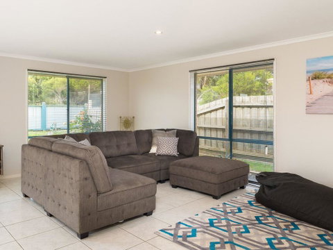 Back Beach Retreat - Suburb Australia 2