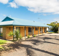 Back Beach Retreat - Suburb Australia