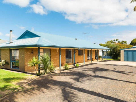 Back Beach Retreat - Suburb Australia 0