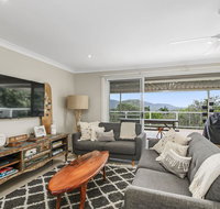 Barefoot Top Floor 32 Skyline Crescent Crescent Head - Suburb Australia