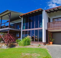 Barrels Beach House 28 Dulconghi Street - Suburb Australia