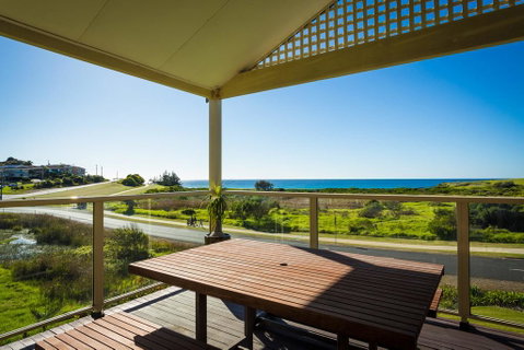 Beach Breakers Apartment - Stunning Views - Suburb Australia 1