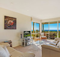 Beach Breakers Apartment - Stunning Views - Suburb Australia