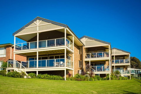 Beach Breakers Apartment - Stunning Views - Suburb Australia 2