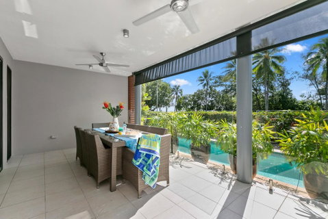Beachfront Apartment With Ocean Views - Suburb Australia 0