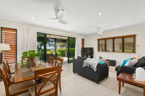 Beachfront Apartment With Ocean Views - Suburb Australia 2