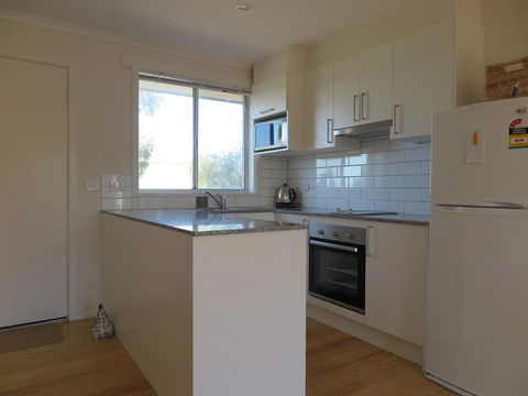 Beachside Rest - Suburb Australia 3