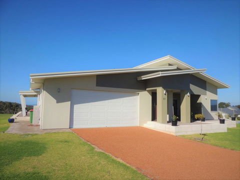 Beaufortia Views - Suburb Australia 1