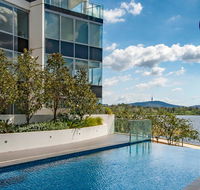 Beautiful Modern Lake View Apartment - Suburb Australia