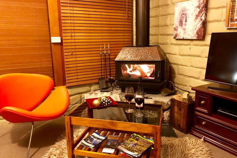 BEAUTIFUL RETREAT - 20 Mins To CBD And Only 10 Mins To MONA! - Suburb Australia 3