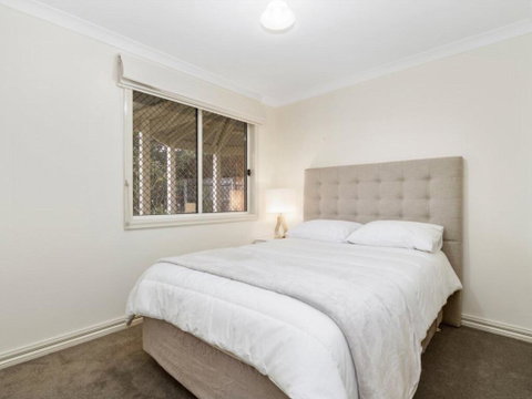 Bellevue - Suburb Australia 1