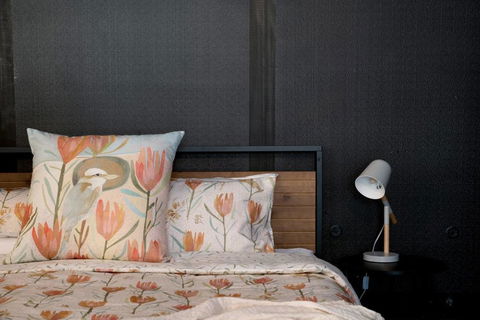 BRAND NEW BOUTIQUE WAREHOUSE 2BR APT KING BEDS KINGSTON In CANBERRA - Suburb Australia 1