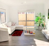 Brand New Home 10 mins to Beach Torquay Geelong Deakin Hospitals - Suburb Australia