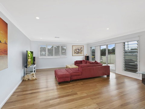 Blue Summer House - Suburb Australia 2