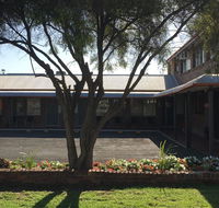 Bryants Motel - Suburb Australia