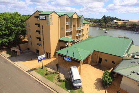 Burnett Riverside Hotel - Suburb Australia 0