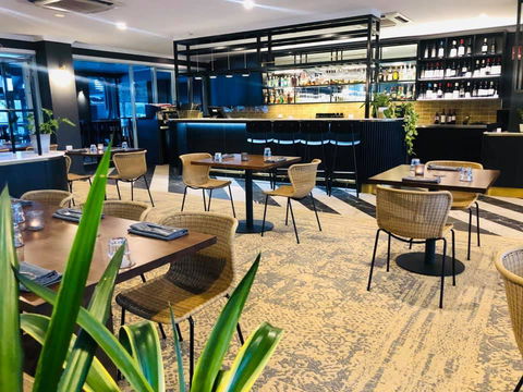 Burnett Riverside Hotel - Suburb Australia 1