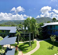 Cairns Adventure Lodge - Cook your own meals in your private Kitchen includes Dishwasher Washing Machine - Suburb Australia