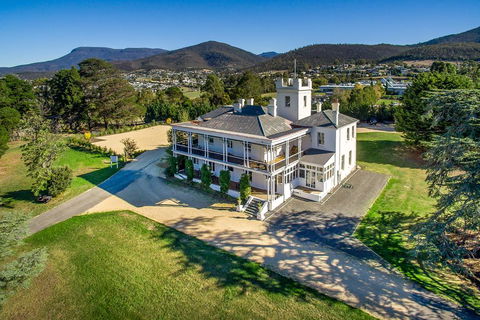 Claremont House - Suburb Australia 0