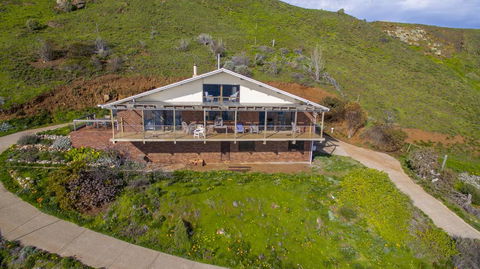 Cliffs End Beach Shack - 105 Gold Coast Drive, Carrickalinga - Suburb Australia 3