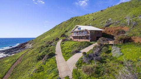 Cliffs End Beach Shack - 105 Gold Coast Drive, Carrickalinga - Suburb Australia 2