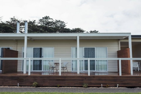 Coastal Lodge - Suburb Australia 1