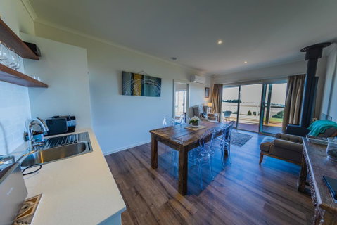 Coastal Lodge - Suburb Australia 3