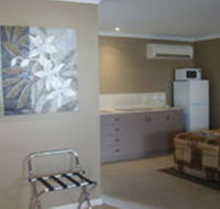 Cosmos Country Motor Inn - Suburb Australia