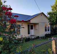 Cottage on Main - Suburb Australia
