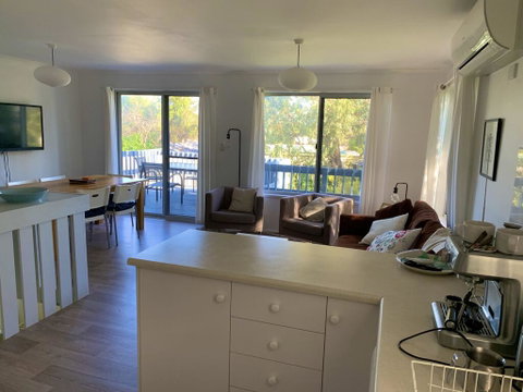 Dolphin Dreaming - 16 Dolphin Avenue - Suburb Australia 3