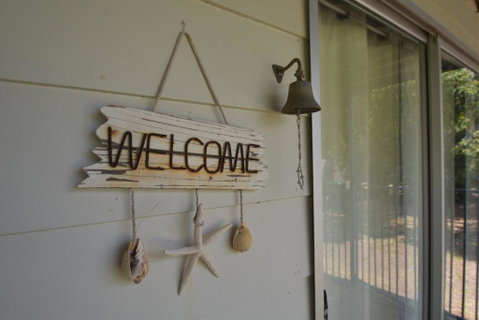 Dolphin Dreaming - 16 Dolphin Avenue - Suburb Australia 1
